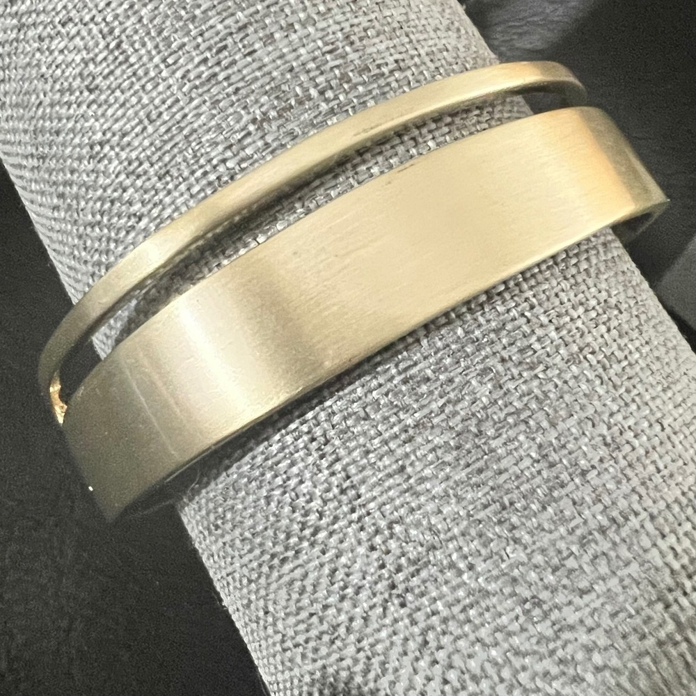Jen Atkin x Chloe + Isabel Matte Gold Split Cuff Bracelet 6.5 Minimalist Y2K‎